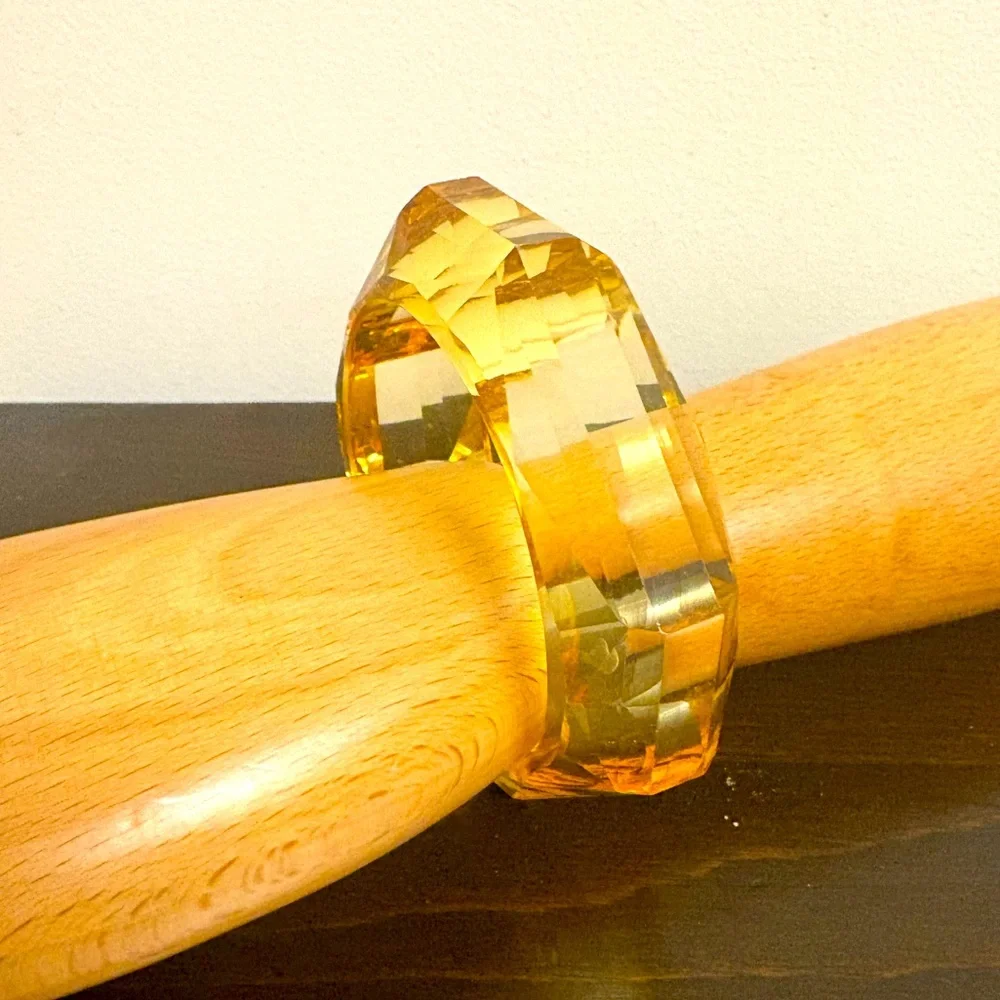 Vintage Faceted Lucite Bangle Bracelet - Picture 5 of 12